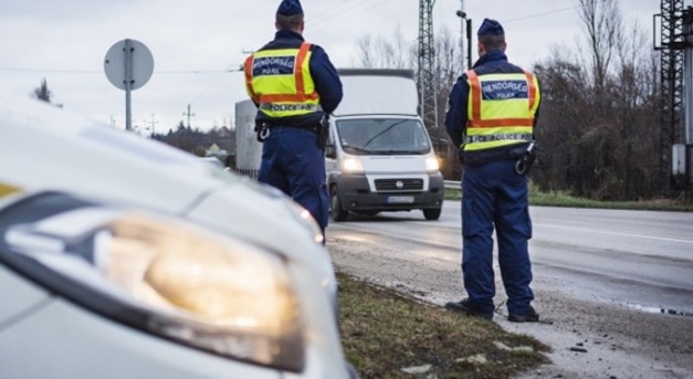 Egy hét alatt 1177 autóst büntettek meg mobilozásért